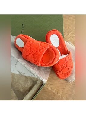 Authentic gucci platform slides!